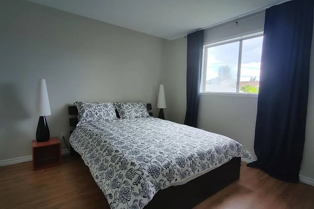 Apartment Beautiful 3-Bedroom Main Floor Home Calgary Canada