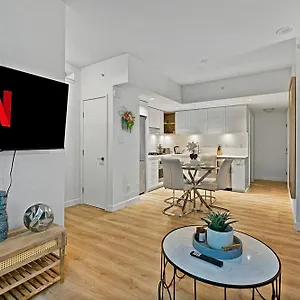 https://elegant-cozy-two-bedroom-duplex-in-the-heart-of-yaletown.vancouver-hotels-bc.net