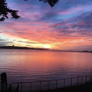 https://waterfront-guesthouse.hotels-victoria.net